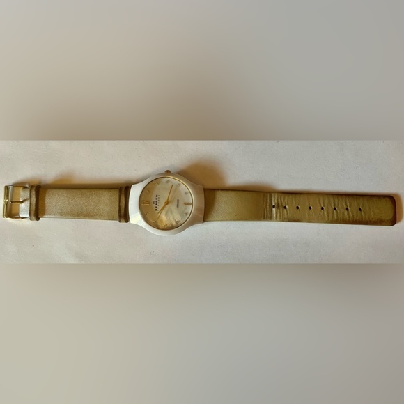 Skagen mother of pearl ceramic watch - Picture 3 of 4